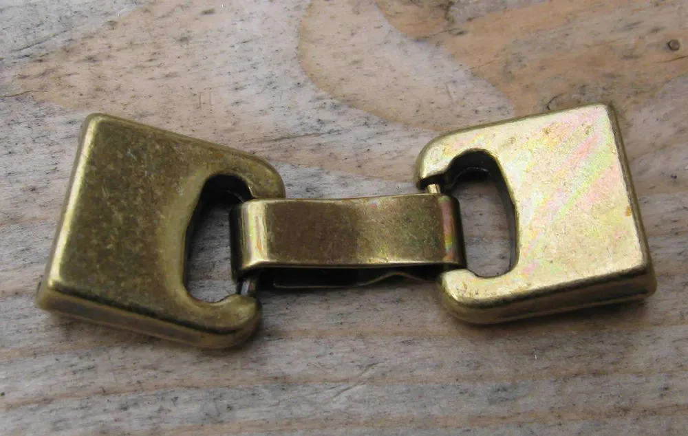 Lås bronsfärgat - Haklås för platta breda band 10x2,5mm, 1 place