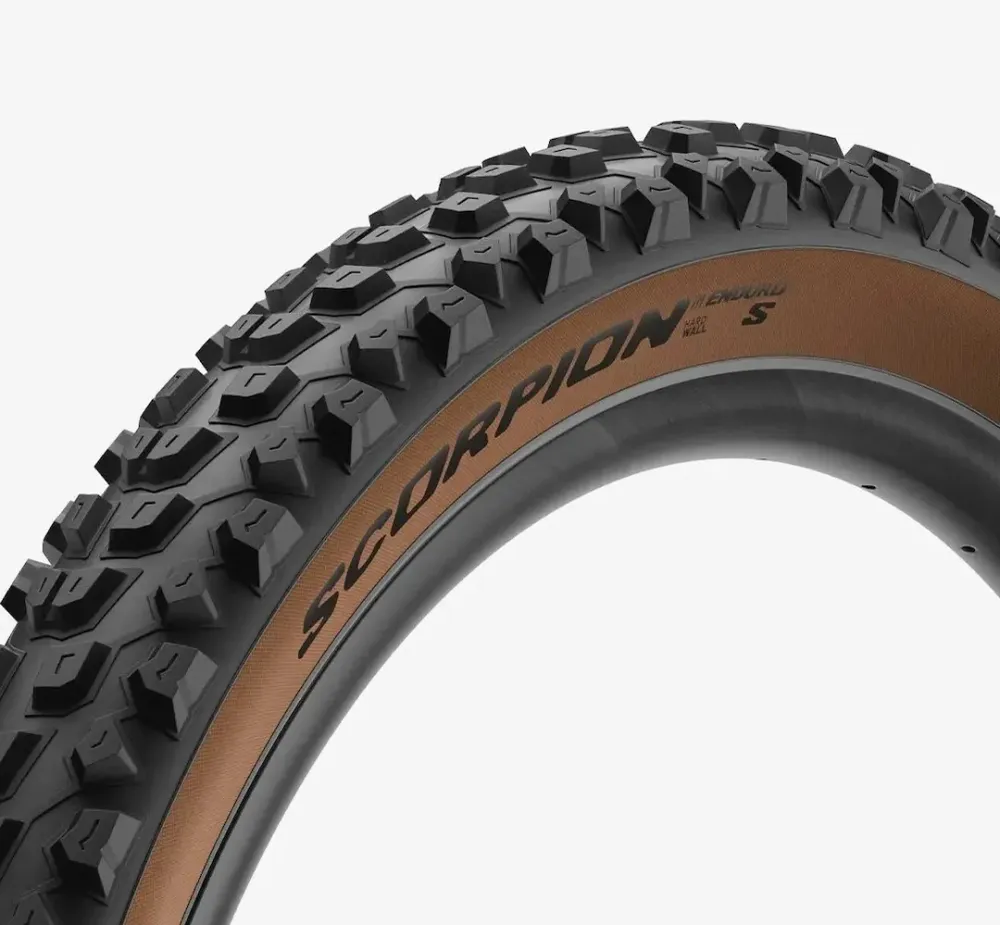 PIRELLI SCORPION ENDURO S COLOUR EDITION 29x2.40 HardWall Tubeless Ready Soft 4190100 däck