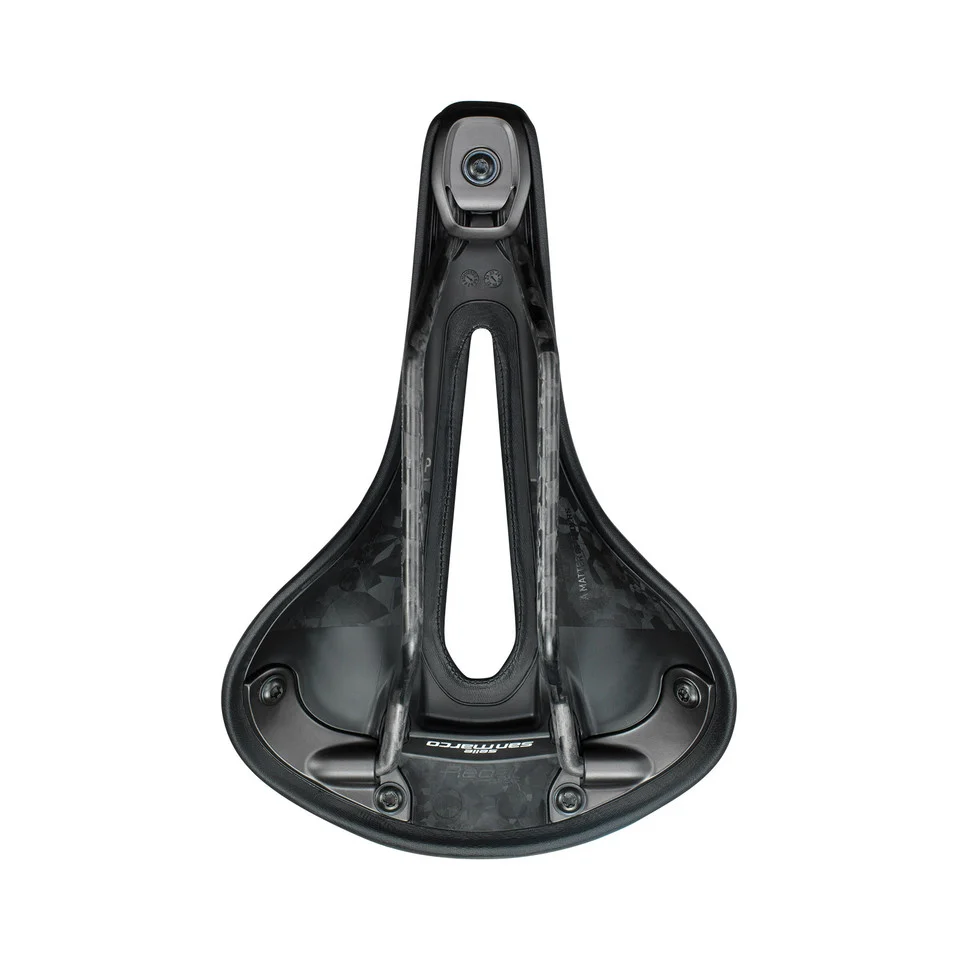 Sadel SAN MARCO REGAL SHORT OPEN-FIT CARBON FX L3 Bredd 165mm Kolfiberräcken