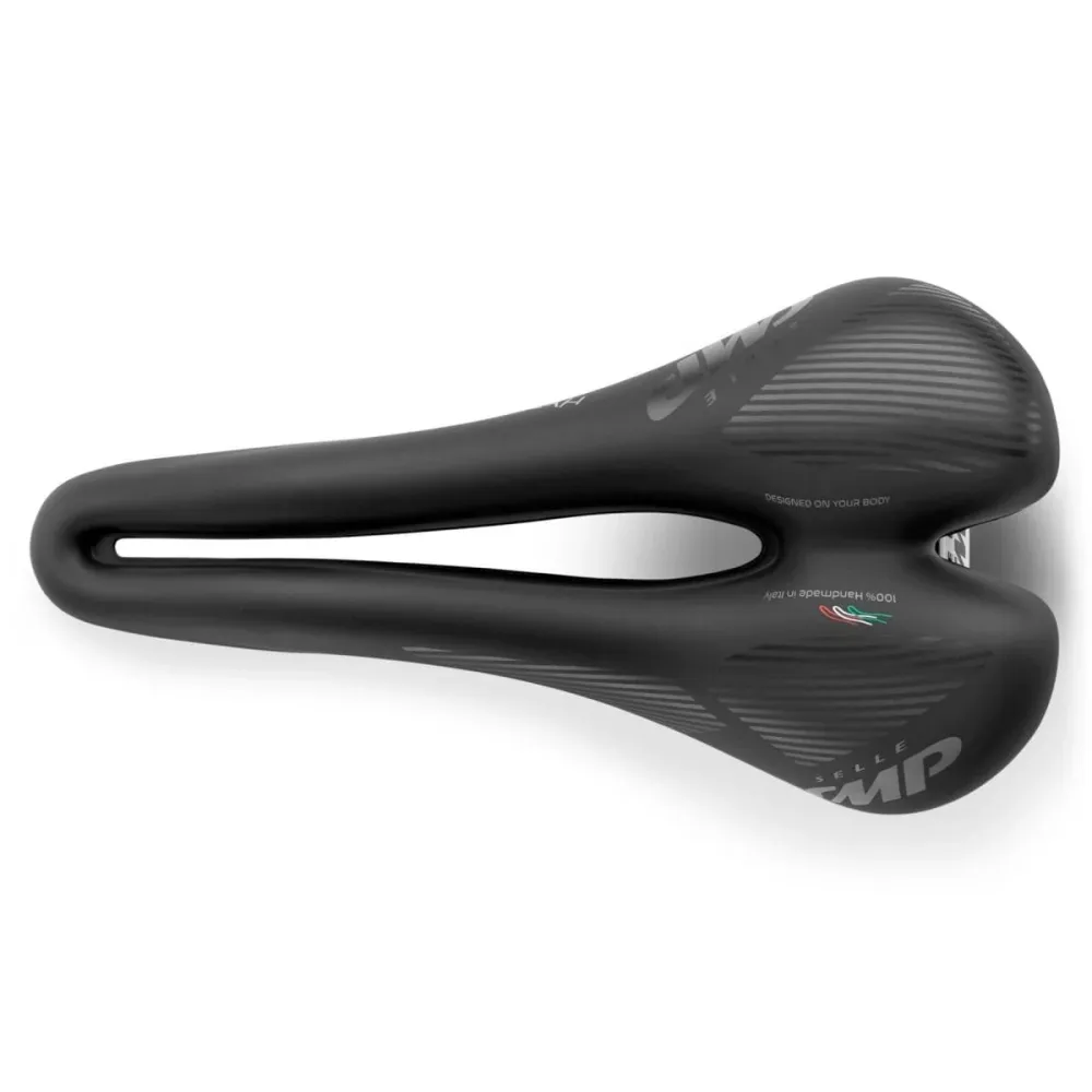 SMP HYBRIDE Sadel 140 mm bred Stålskenor Svart