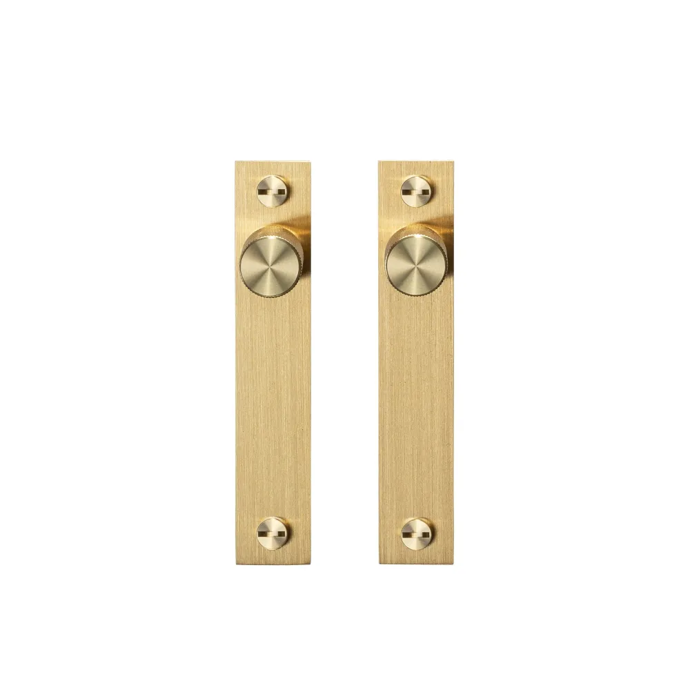 Cross plate möbelknopp med bakplatta i antique finish och diamantslipat mönster – 2 st. • Buster + Punch