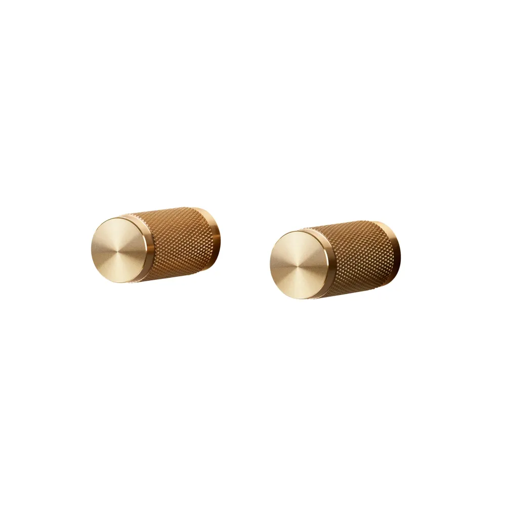 Cross möbelknopp i warm alloy med diamantslipat mönster – 2 st. • Buster + Punch