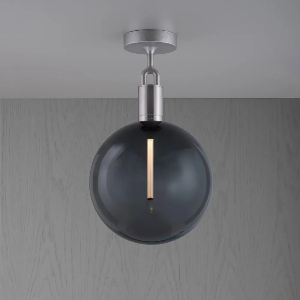 Forked Ceiling Globe Large taklampa, rökfärgat glas och stål • Buster + Punch