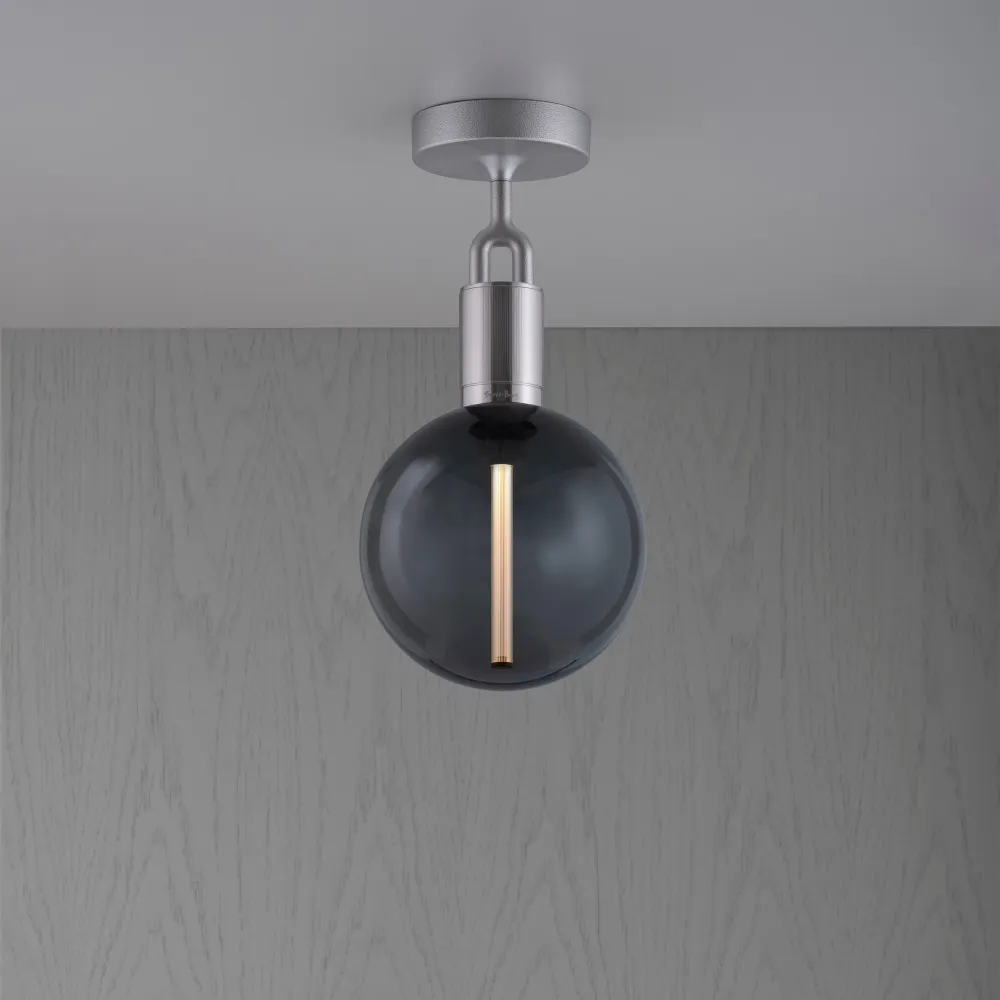 Forked Ceiling Globe Medium taklampa, rökfärgat glas och stål • Buster + Punch