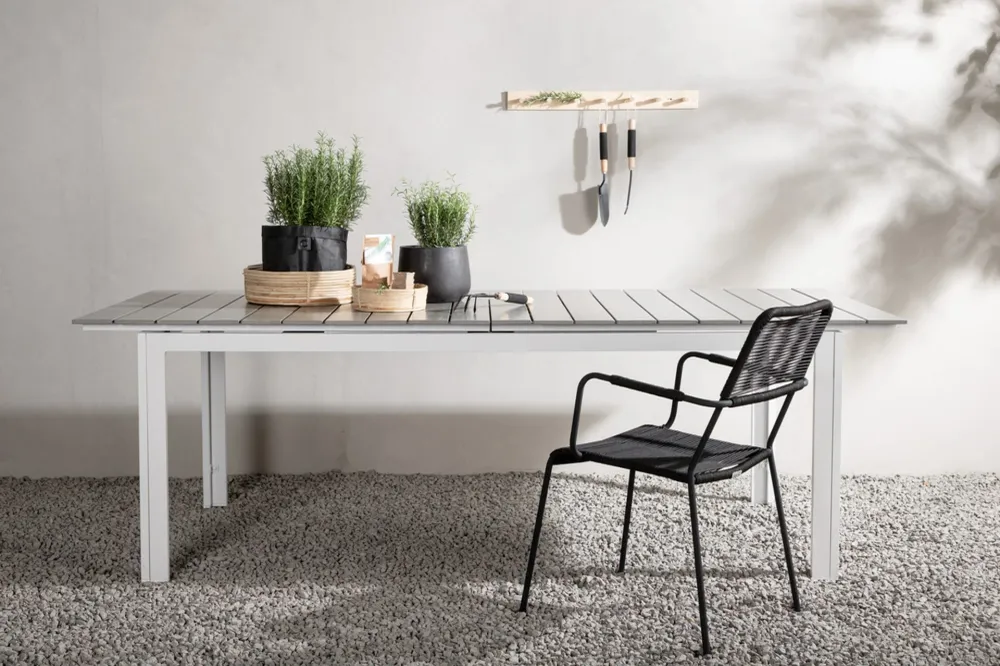 Precision Machined Rektangulärt matbord Venture Home Levels