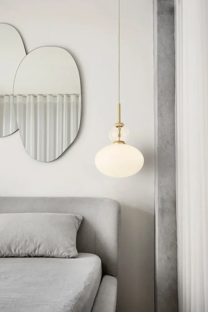 Rizzatto 32 pendel, satin brass / opal • NUURA