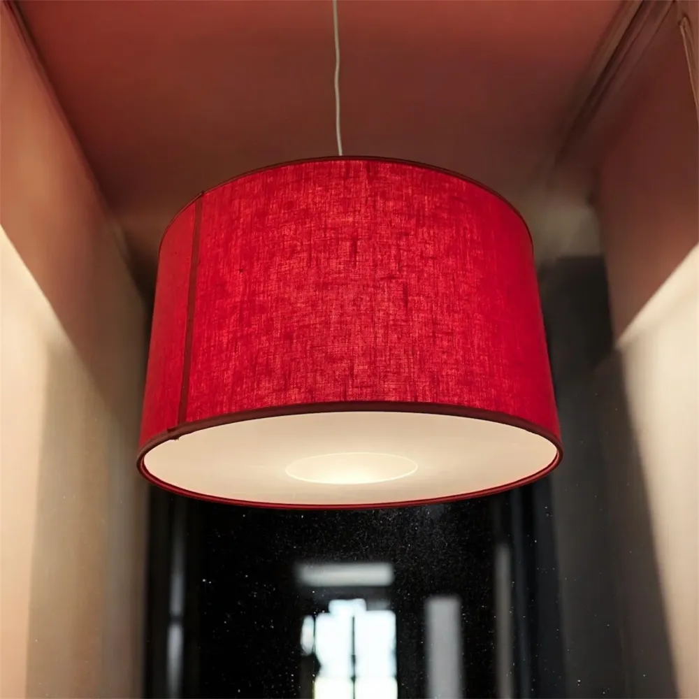 Cylindrisk lampskärm på taklampa