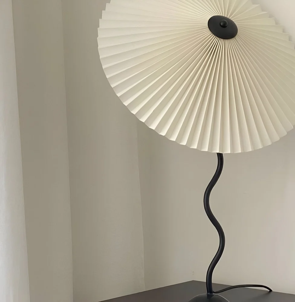 Ori Squiggle Lampa - Fälld Bordslampa - Origami LED Bordslampa