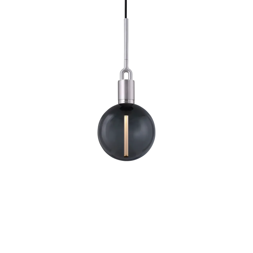 Forked Pendant Globe Medium pendellampa, rökfärgat glas och stål • Buster + Punch