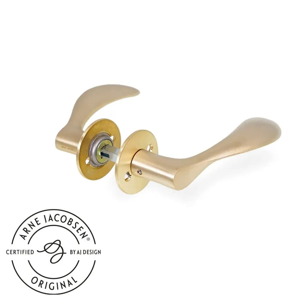 Arne Jacobsen – AJ111 dörrhandtag i borstad warm alloy 111 mm stor modell c/c 30 mm