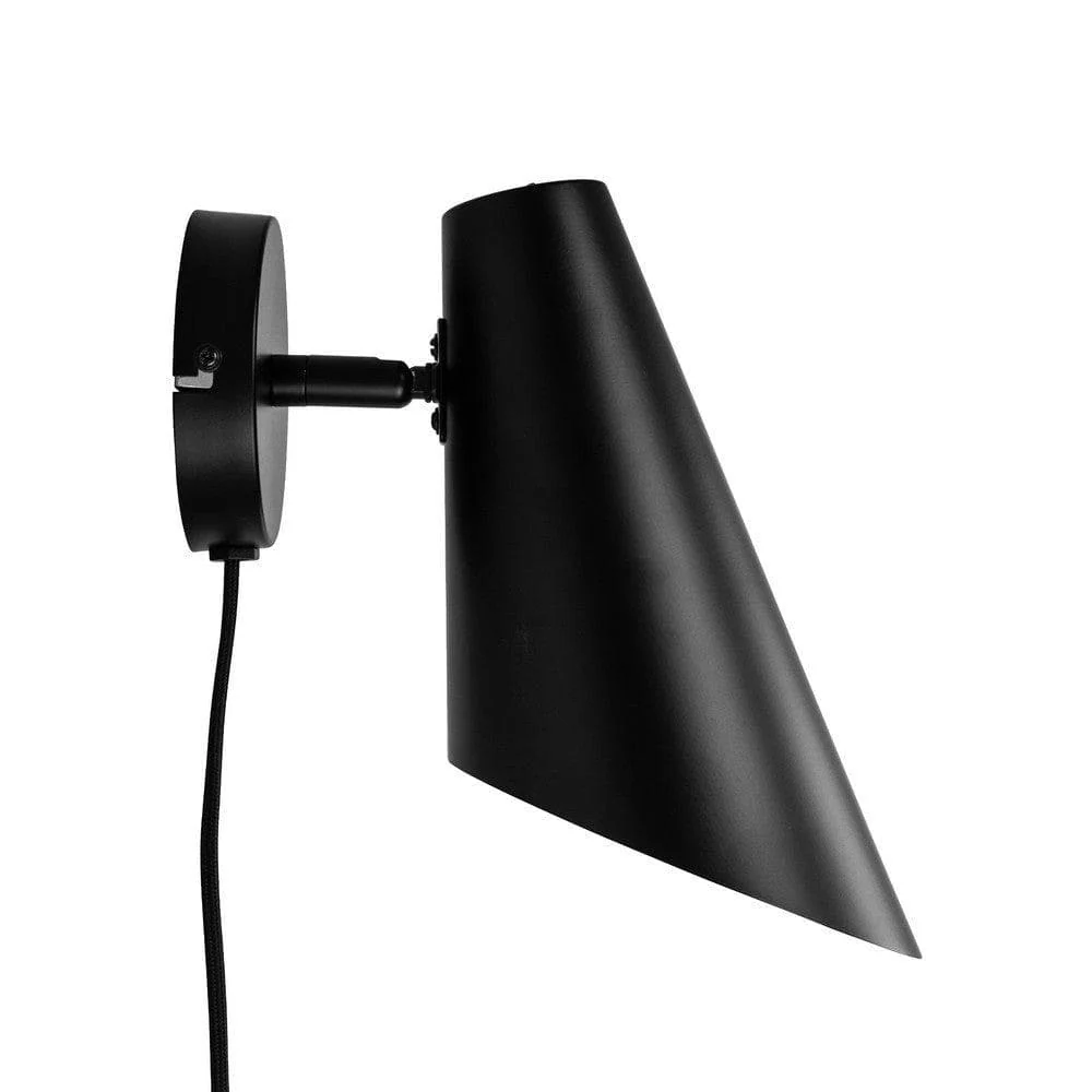 Dyberg Larsen Vägglampa Cale Made USA Svart