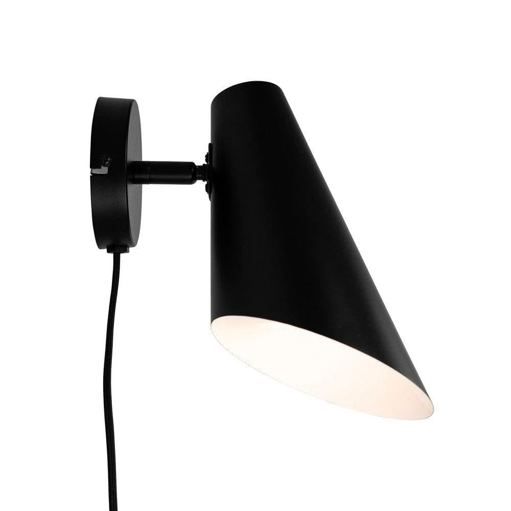 Dyberg Larsen Vägglampa Cale Made USA Svart