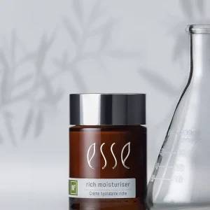 Esse Rich Moisturiser Kit Accessories