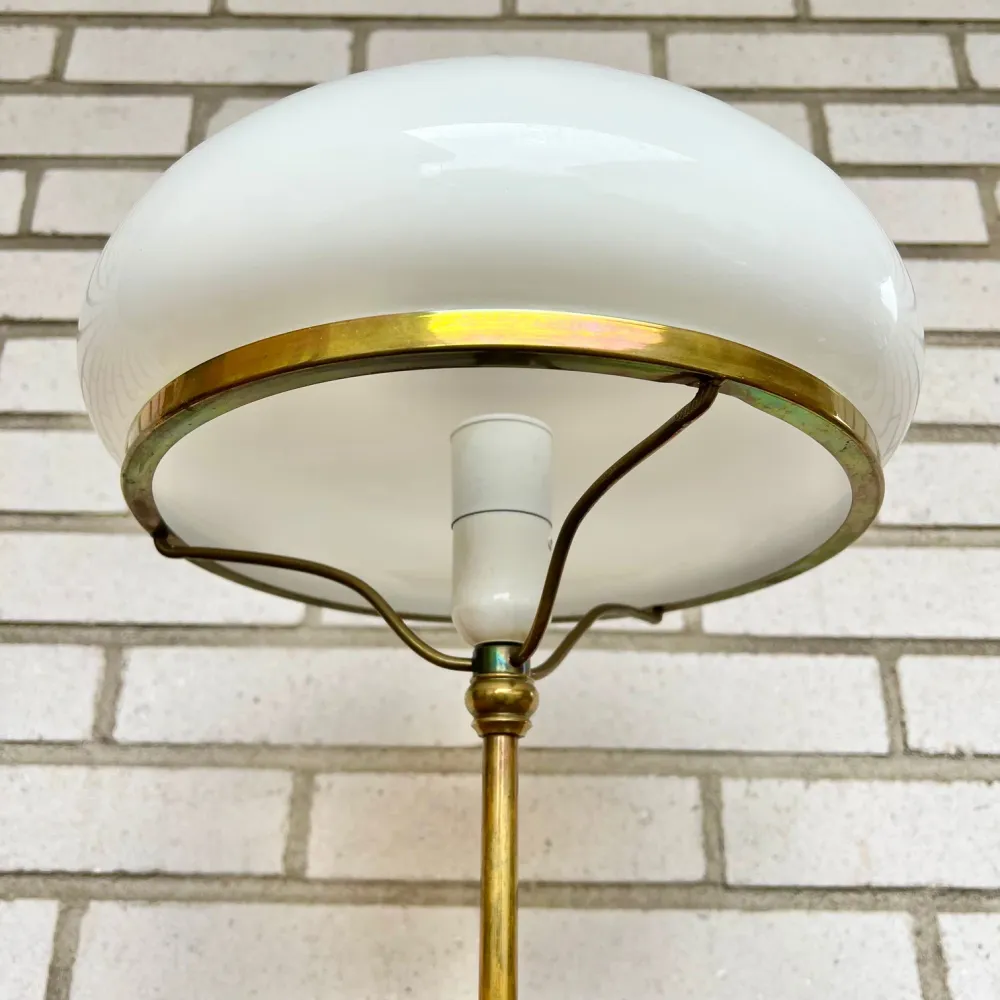 Lasernivå Strindbergs Table lamp brass
