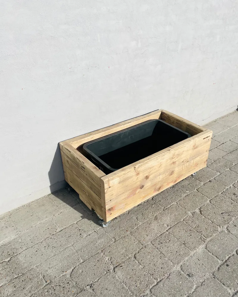 Plantekasse af Genbrugsplanker 92