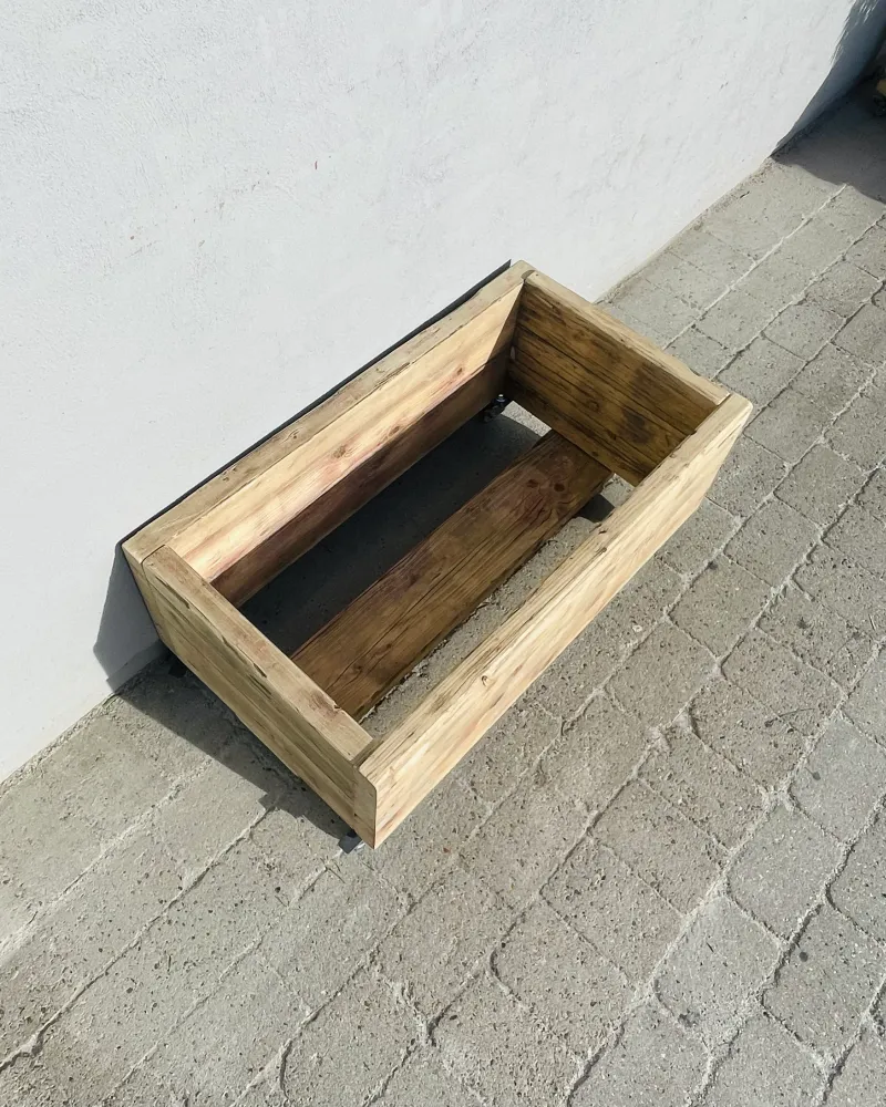 Plantekasse af Genbrugsplanker 92