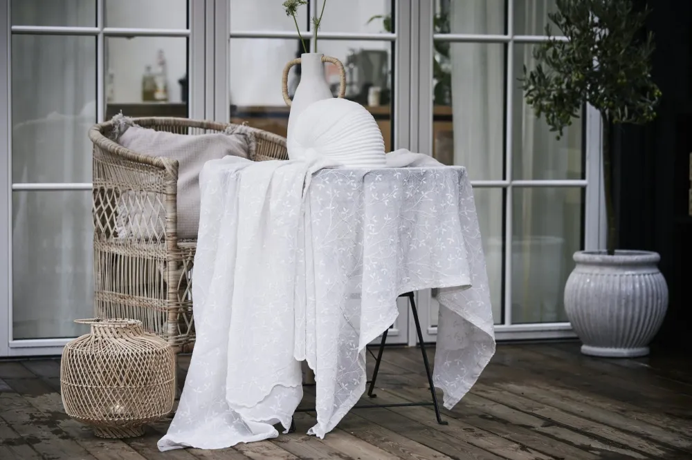 Hög Precision Eloise duk L320XB160 cm. benvit